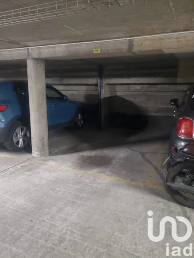 Parking à Paris (75020)