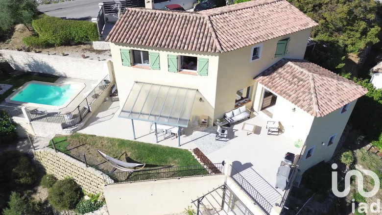 Maison 6 pièces 170 m² · à Le Broc · 170 m² · 695 000 €
