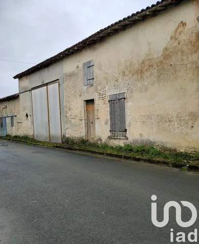 Immeuble à matha (17160)