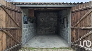 Garage at Vernon (27200)