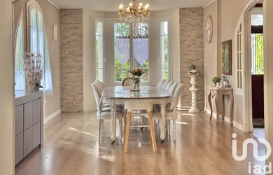 Mansion at Deux Rivières (89460)