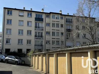 Apartment in Villejuif (94800)