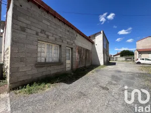 Building at Saint-Beauzire (63360)