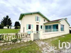 Village house at Hinx (40180)