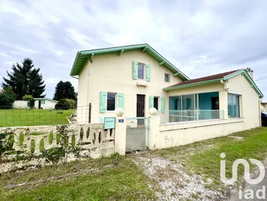 Village house in Hinx (40180)