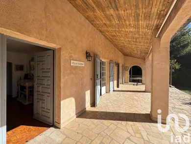 Maison traditionnelle à Bagnols-en-Forêt (83600)