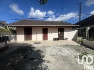 House at Stains (93240)