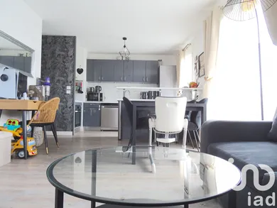Apartment in Bondoufle (91070)