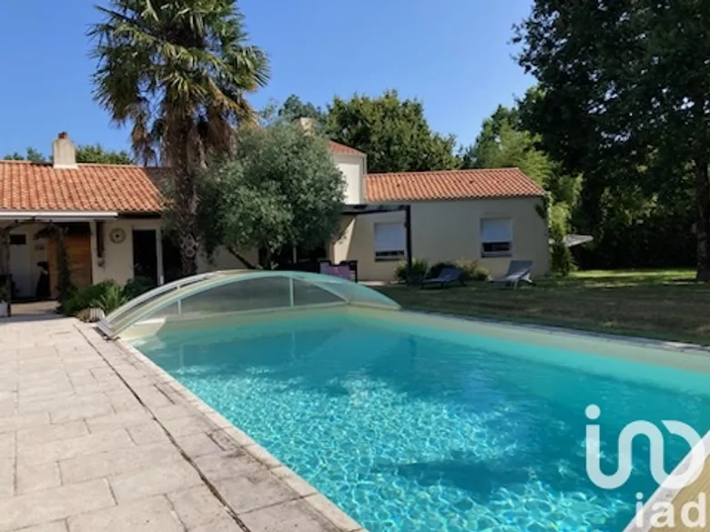 Maison 6 pièces 190 m² · à Le Fenouiller · 190 m² · 649 500 €
