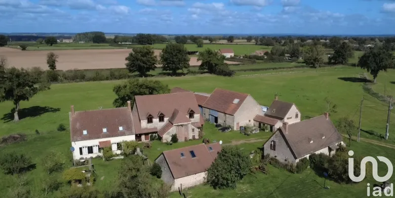 Maison 28 pièces 660 m² · à Saint-Bonnet-Tronçais · 660 m² · 599 000 €