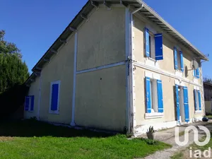 Maison traditionnelle à Les Églisottes-et-Chalaures (33230)