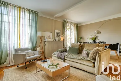 Apartment in Paris (75015)