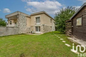 Apartment at Avrainville (91630)