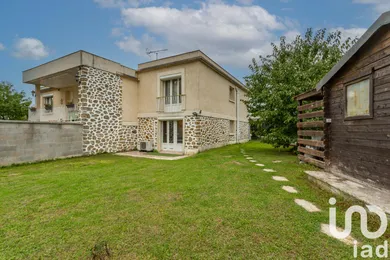 Apartment in Avrainville (91630)