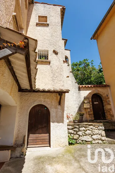 Building in La Cadière-d'Azur (83740)