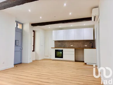 Apartment at Eyguières (13430)