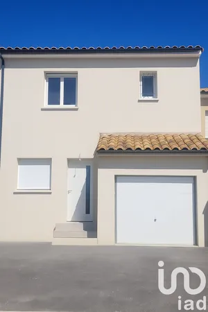 Traditional house at Redessan (30129)