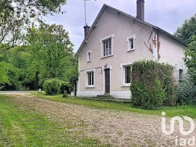 Maison 8 pièces 145 m² · à Château-Renard · 145 m² · 97 000 €