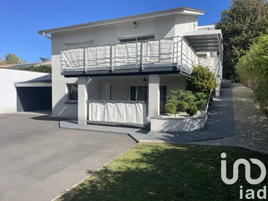 House at Belin-Béliet (33830)