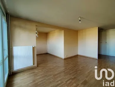 Apartment in Saint-Étienne (42100)