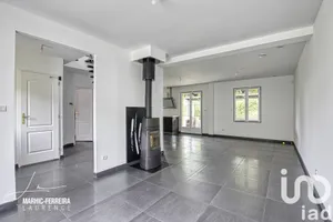 Traditional house at Brenouille (60870)