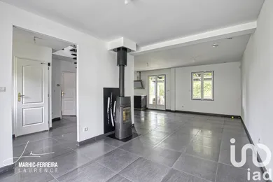 Traditional house at Brenouille (60870)