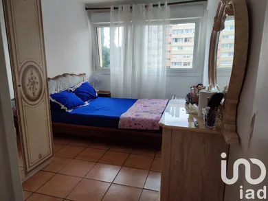 Apartment in Avon (77210)