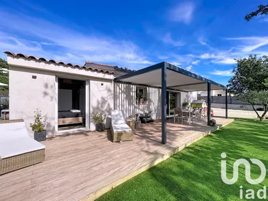 Traditional house at Bagnols-en-Forêt (83600)