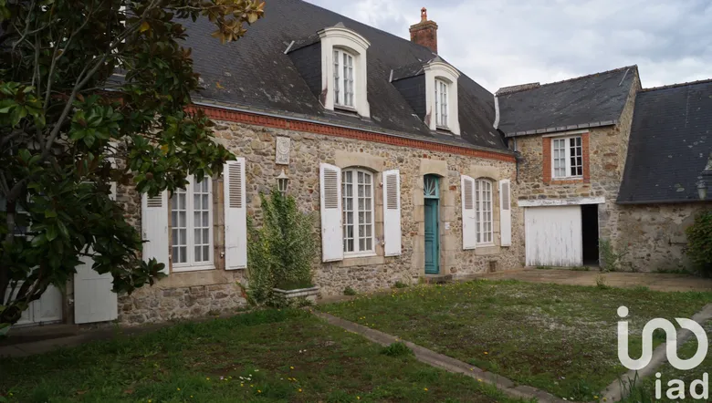 Maison 8 pièces 236 m² · à Vaiges · 236 m² · 290 000 €