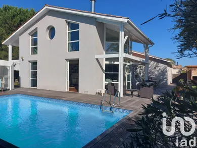 Architectural house in Andernos-les-Bains (33510)