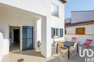 Building in Les Saintes-Maries-de-la-Mer (13460)