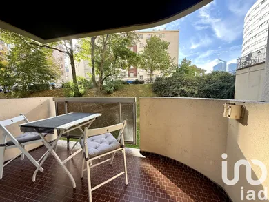 Apartment in Courbevoie (92400)