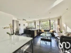 Apartment in Courbevoie (92400)