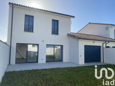 House at Saint-Germain-du-Puch (33750)