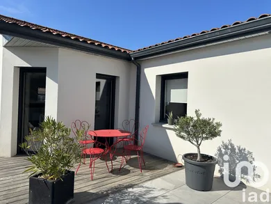 House in Saint-Bonnet-les-Oules (42330)