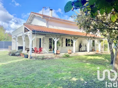 Maison à Saint-Julien-en-Born (40170)