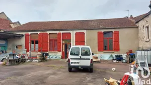 Building at Ravières (89390)