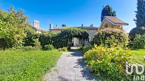 House at Saint-Germain-du-Puch (33750)