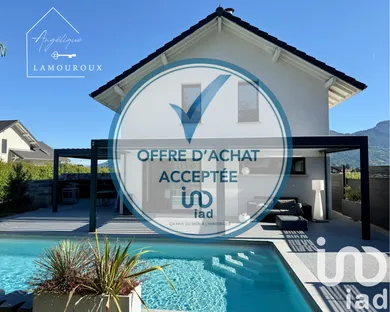 Traditional house at Saint-Pierre-en-Faucigny (74800)