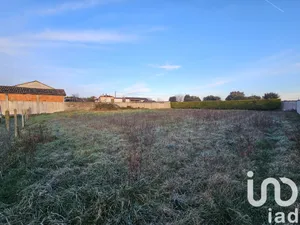 Terrain à bâtir à Jauldes (16560)