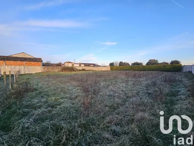 Terrain à bâtir à Jauldes (16560)