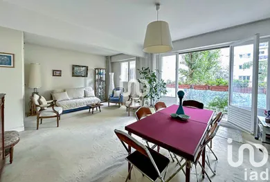 Apartment in Paris (75015)