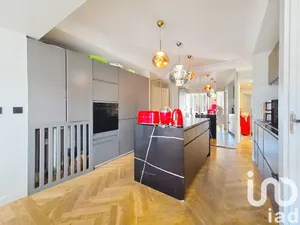 Apartment in Paris (75017)