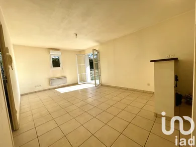 Apartment in Saint-Martin-Lacaussade (33390)