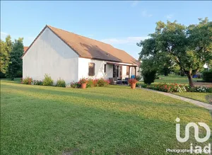 Traditional house at Teloché (72220)