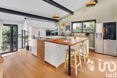 Architectural house in Indre (44610)