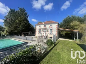 House in Saint-Amant-de-Boixe (16330)