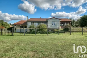 Traditional house at Sammeron (77260)