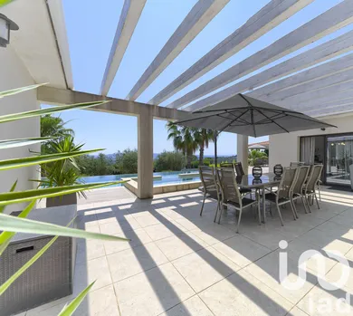 Architectural house in Châteauneuf-Grasse (06740)