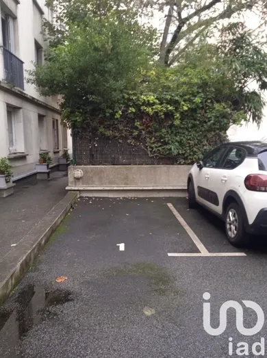 Parking à Paris (75017)